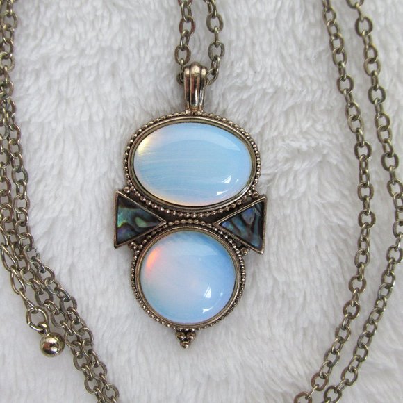 AEO Two Necklaces Faux Moonstone Pendant Necklace and Faux Pearl Choker - Picture 3 of 8